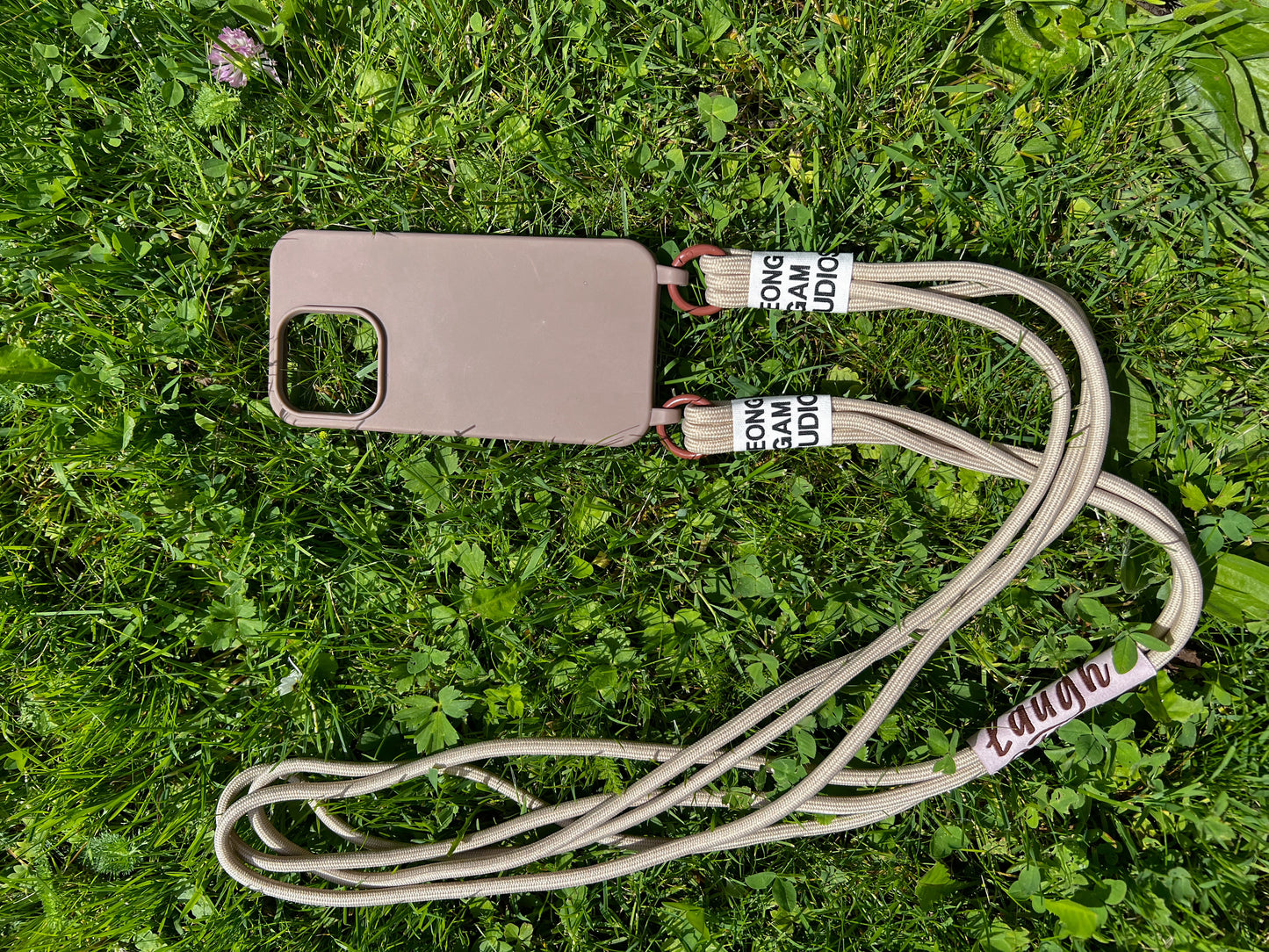 "Indy" - iPhone Crossbody Schutzhülle